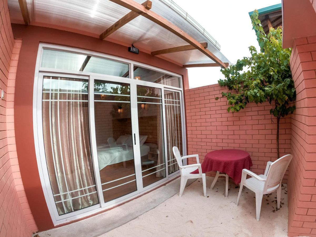 New Breeze Thoddoo Inn Ngoại thất bức ảnh