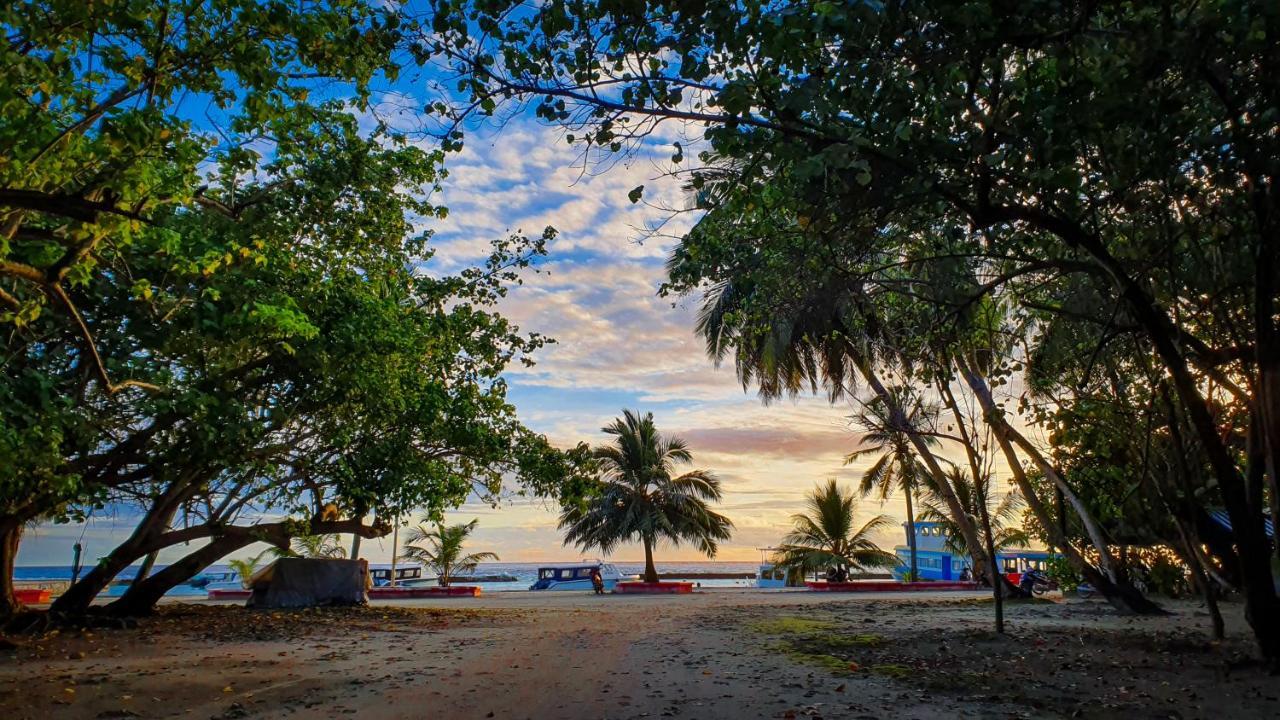 New Breeze Thoddoo Inn Ngoại thất bức ảnh